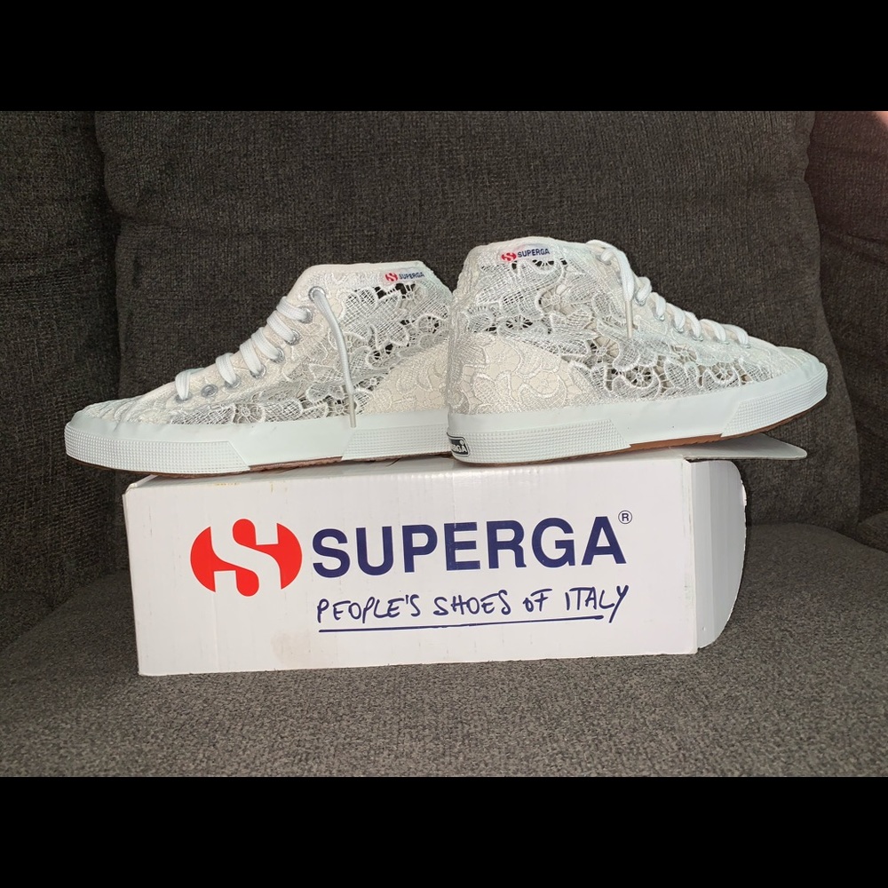 NWOT! Lace High top shoes